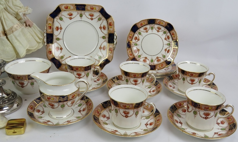 A Colclough China part tea set, a pair of silver plated candlesticks, pair of plated bon bon dishes, - Image 3 of 5