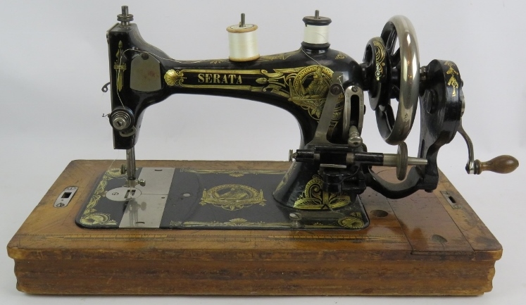 A vintage Serata manual sewing machine with wooden case, key and instructions. Condition report: - Image 2 of 6