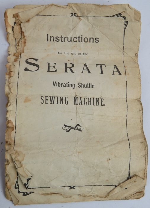 A vintage Serata manual sewing machine with wooden case, key and instructions. Condition report: - Image 5 of 6