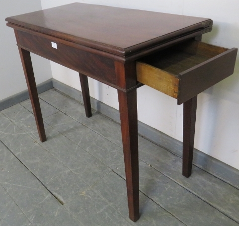 A turn of the century mahogany turnover tea table with single blind drawer, on square supports. - Image 5 of 5