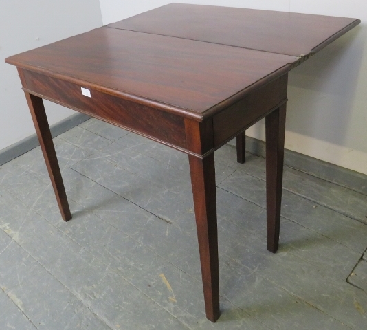 A turn of the century mahogany turnover tea table with single blind drawer, on square supports. - Image 3 of 5