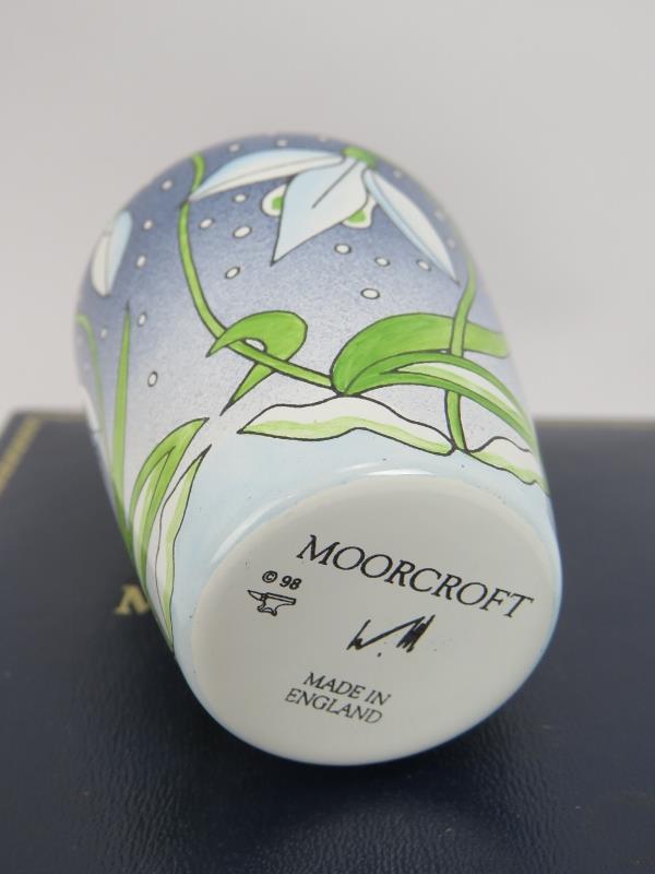 A miniature Moorcroft enamel vase with snowdrop decoration in presentation case. Height 7cm. - Image 3 of 3