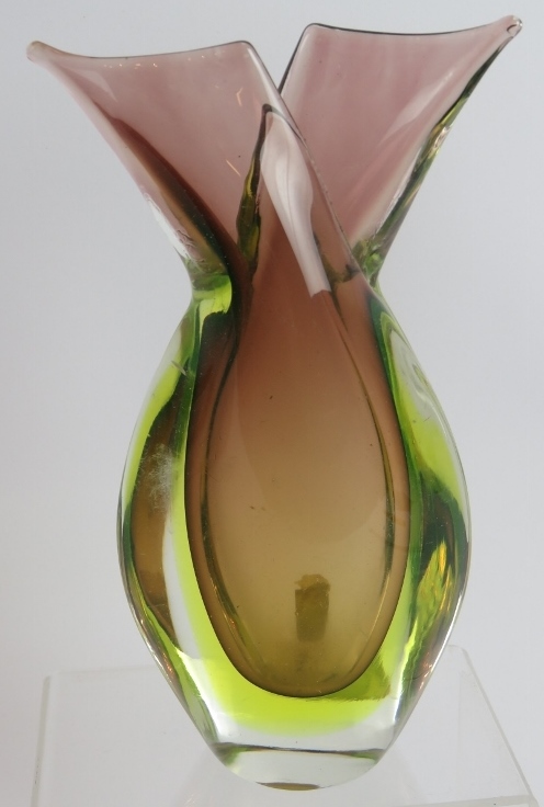 A 1958 World Fair Brussels fishtail Sommerso style vase carrying original label 'Genuine Venetian - Image 3 of 4