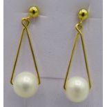 Freshwater pearl earrings, 30mm drop, push back, yellow gold/925. Condition report: New condition.