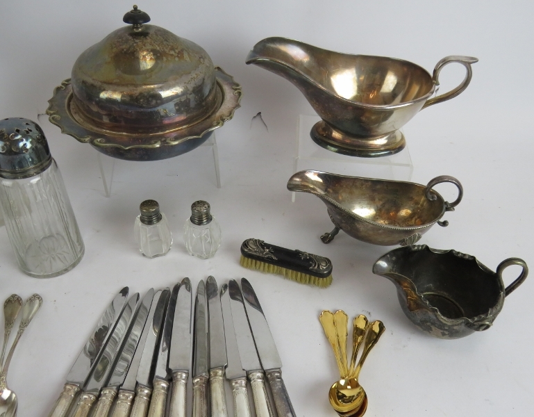 A quantity of mainly silver plated wares including sauce boats, teaspoons, fruit knives, butter - Image 4 of 4