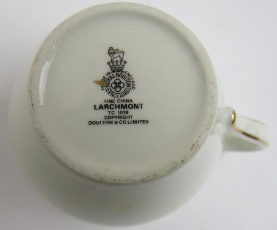 A vintage Royal Doulton " Larchmont" pattern dinner, tea and coffee service, approx: 145 pieces. - Image 7 of 7