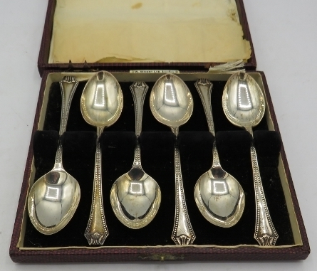 A set of silver teaspoons with bead edge design, Birmingham 1928. Approx weight 3 troy oz/93