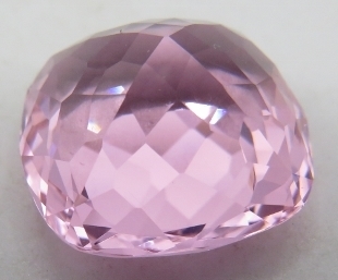 Large faceted square cushion cut pink loose stone of good colour, cut & clarity. Possibly natural - Image 2 of 2