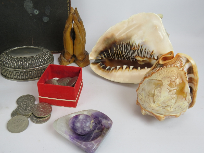 Mixed collectables to include conch shells, jadeite Chinese censer, trinket boxes, commemorative - Image 3 of 3