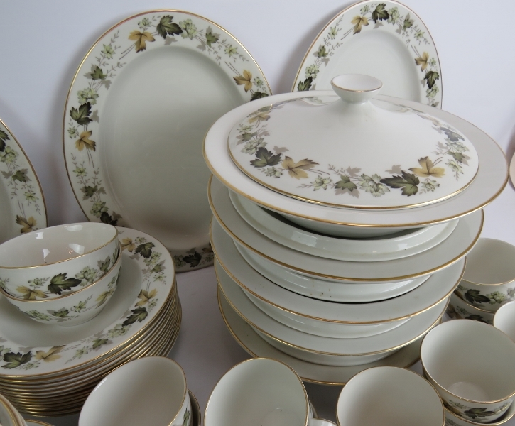 A vintage Royal Doulton " Larchmont" pattern dinner, tea and coffee service, approx: 145 pieces. - Image 6 of 7