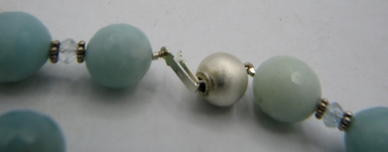 A blue Peruvian opal necklace with aquamarine & white metal spacers and silver ball clasp, approx - Image 2 of 3