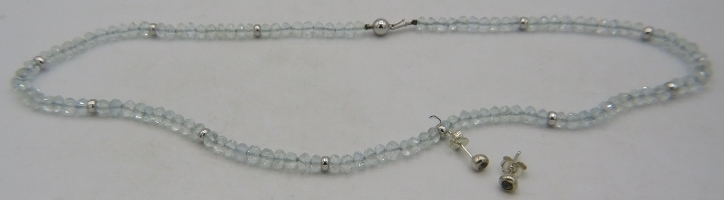 A fine aquamarine necklace with 14ct white gold ball clasp & white metal spacers, approx 18" long