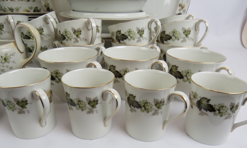 A vintage Royal Doulton " Larchmont" pattern dinner, tea and coffee service, approx: 145 pieces. - Image 2 of 7