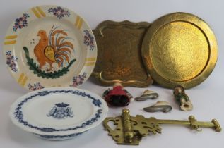 A lot of mixed collectables including 2 Eastern brass trays, a brass meat jack bracket, 2 shoe pin