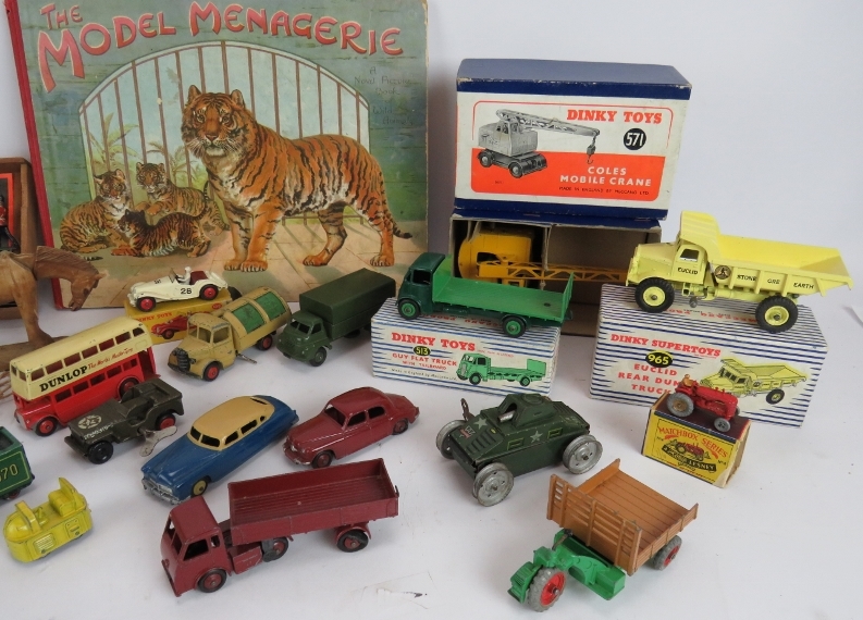 A mixed lot of boxed and unboxed Dinky toys and other model cars, quantity of lead soldiers, a - Image 3 of 7