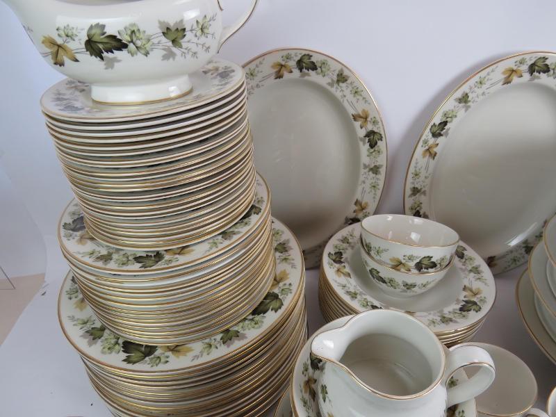 A vintage Royal Doulton " Larchmont" pattern dinner, tea and coffee service, approx: 145 pieces. - Image 5 of 7
