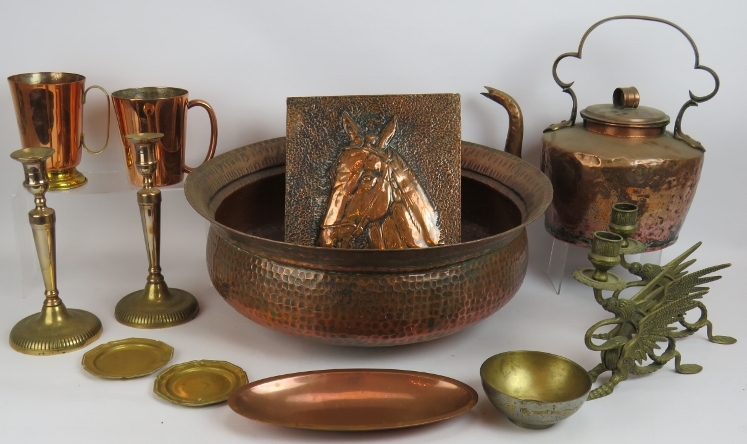 Mixed copper and brassware including a large planished bowl, a heavy antique kettle, two mugs,