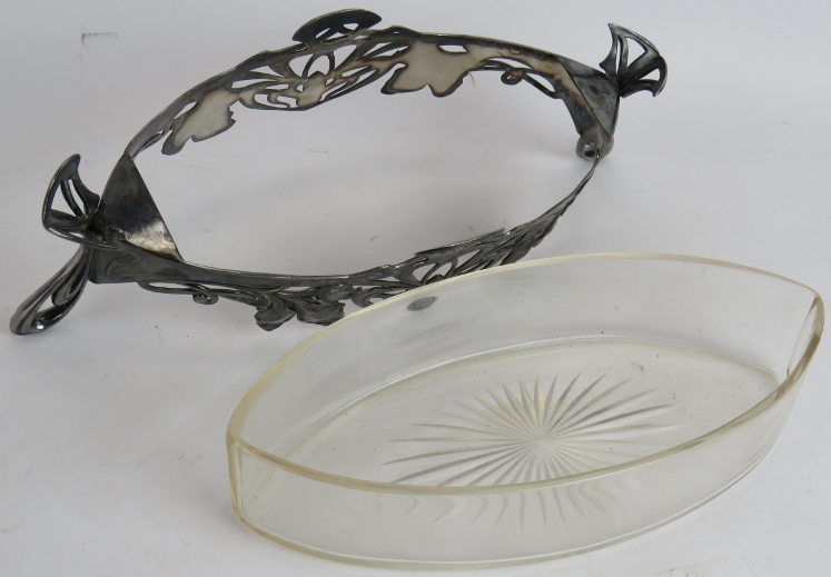 An Art Nouveau glass lined pewter fruit bowl of elliptical form by Max Hacger, Austrian, marked to - Image 4 of 6