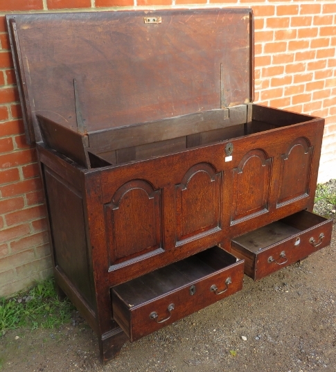 An 18th century oak mule chest, featuring an internal candle box with two small drawers under, the - Image 4 of 4
