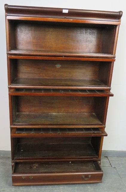 A vintage mahogany Globe-Wernicke stacking bookcase of four graduated sections, the glazed doors - Image 3 of 3