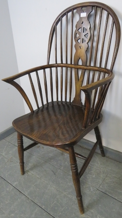 A Georgian elm wheelback Windsor armchair, on turned supports with an ‘H’ stretcher. Condition - Image 2 of 3