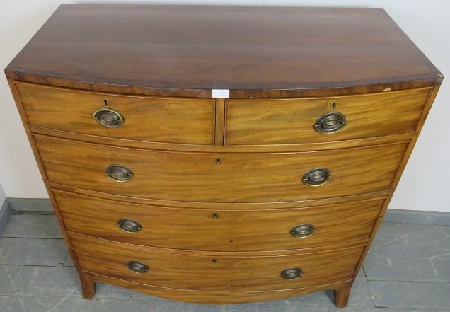 A George III mahogany bow-fronted chest of two short over three long graduated cock-beaded drawers - Image 3 of 3