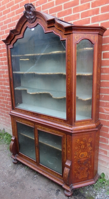 A fine 18th/19th century Dutch marquetry walnut glazed display cabinet, featuring satinwood inlay - Image 3 of 3