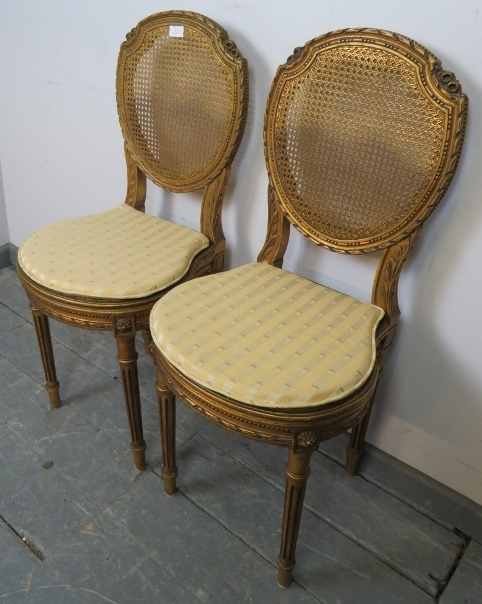 A pair of vintage French giltwood opera seats with bergère back and seat panels, featuring carved - Image 3 of 5