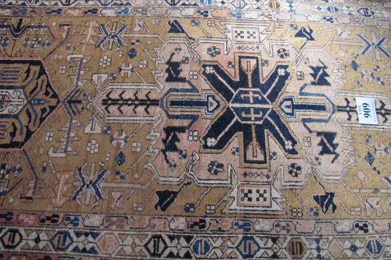 North West Persian Heriz runner, very patterned rug in pale muted colours, good condition. 300cm x - Image 3 of 4