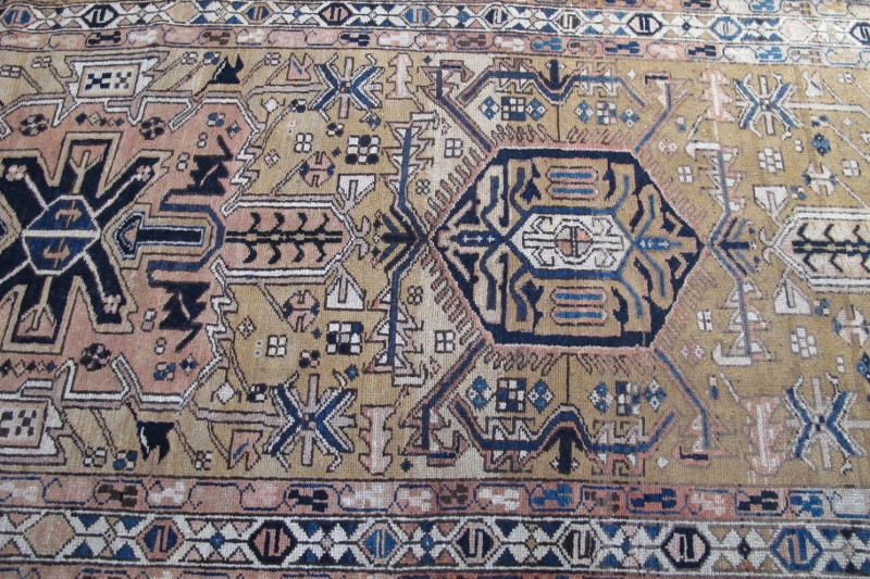 North West Persian Heriz runner, very patterned rug in pale muted colours, good condition. 300cm x - Image 4 of 4