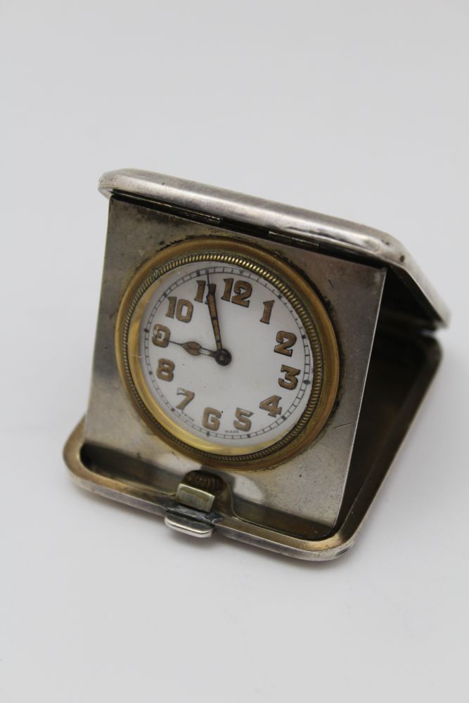 An Edwardian silver mounted pocket watch holder, having easel stand back, 11cm x 10cm, Birmingham - Image 2 of 7