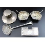 A collection of hallmarked silver items, to include; an Edwardian silver visiting card case