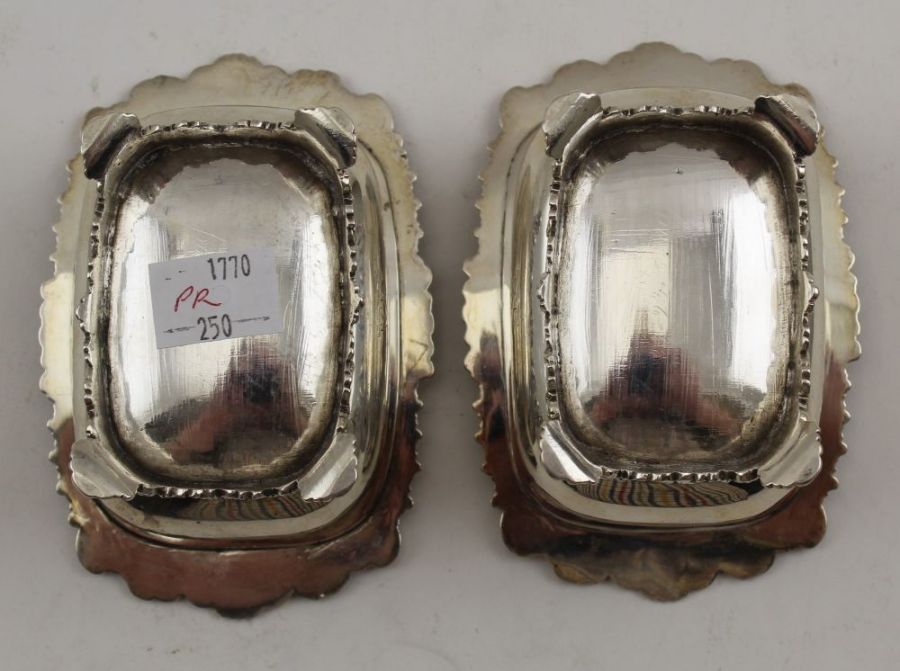 R Emes & E Barnard, a Pair of Georgian silver trencher salts, London 1820, 240g - Image 4 of 5