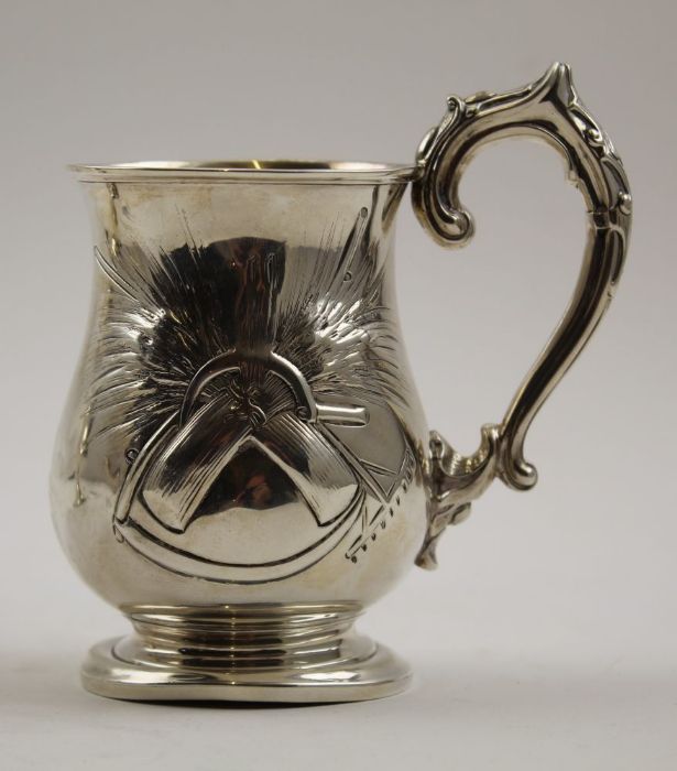 A Victorian "Harvest" mug decorated with sickle, rake, and wheatsheaf, London 1860, 202g - Image 5 of 6