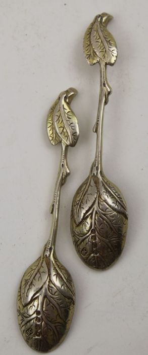 Sebastian Crepel II, A pair of early Victorian cast silver gilt leaf teaspoons, London 1842, 42g - Image 2 of 4