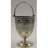 An Edwardian silver bon-bon basket, with original liner, Birmingham 1902, 108g