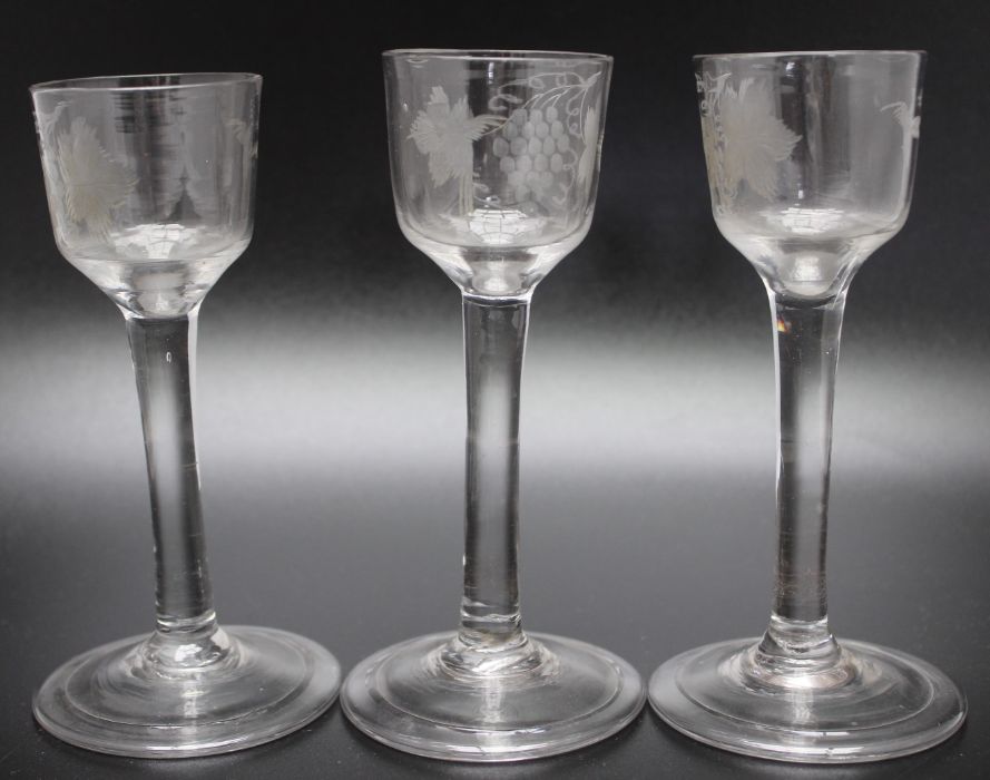 A set of three 18th century engraved wine glasses, folded feet "Bird in Flight" circa 1750 - Image 6 of 10