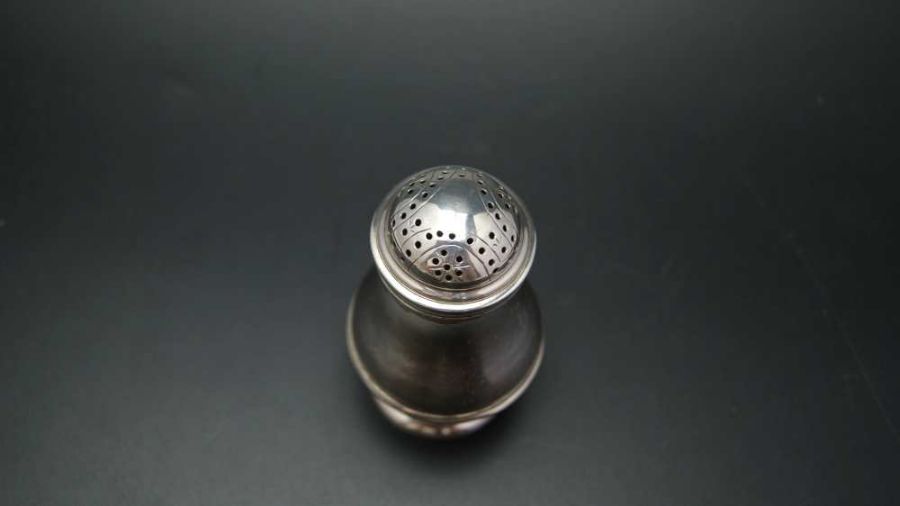 A George II silver pepper, London 1750 - Image 5 of 6