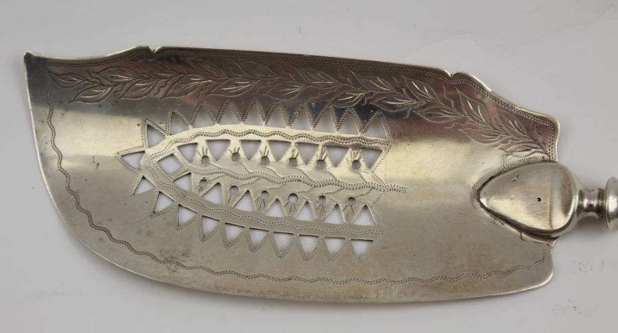 Nathaniel Gillert, a Scottish provincial silver fish slice, 1785-1821 Aberdeen, 125g - Image 3 of 6