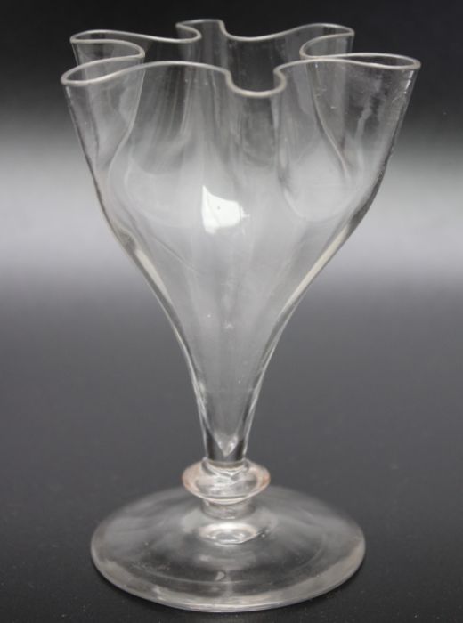 A pair of Victorian handkerchief vases glass, circa 1840 - Image 2 of 3