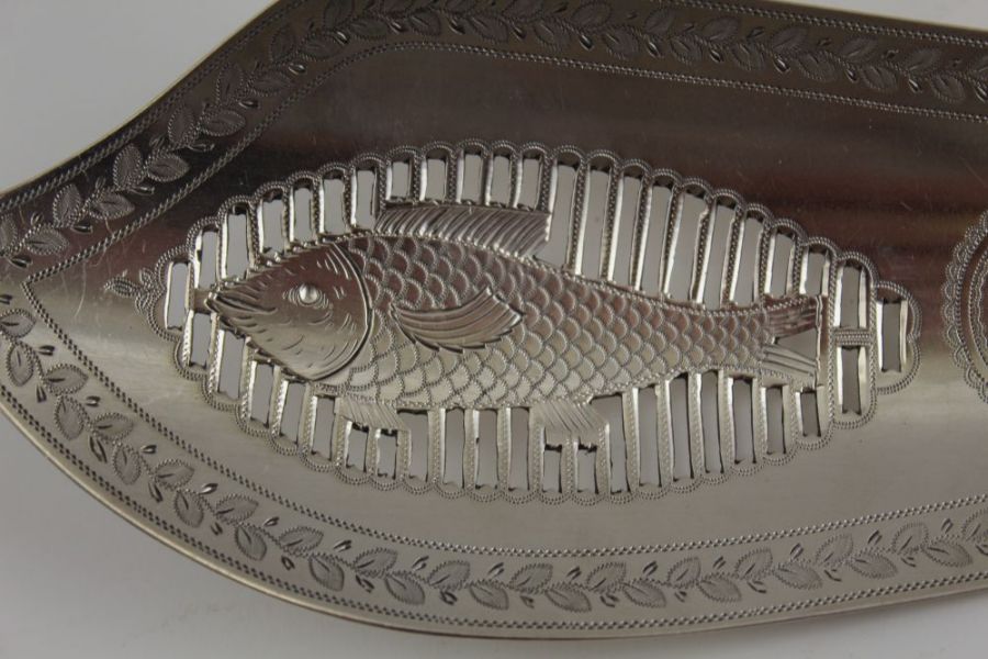 Thomas Freeth, a George III silver fish slice, London 1815, 144g - Image 3 of 6