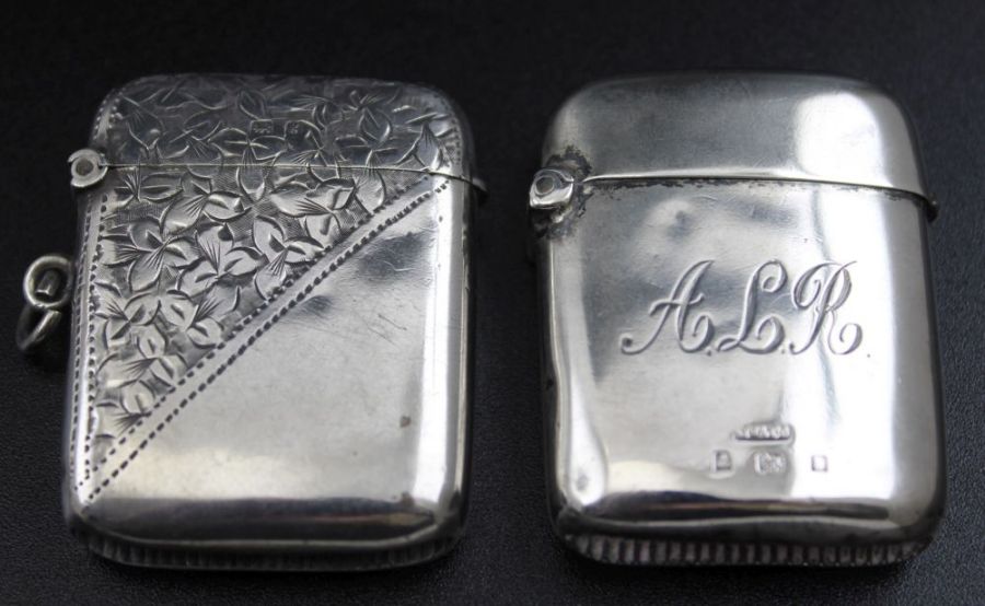 A silver shaving container with original bar of soap, two silver vesta cases, a silver pill box, sil - Image 6 of 8