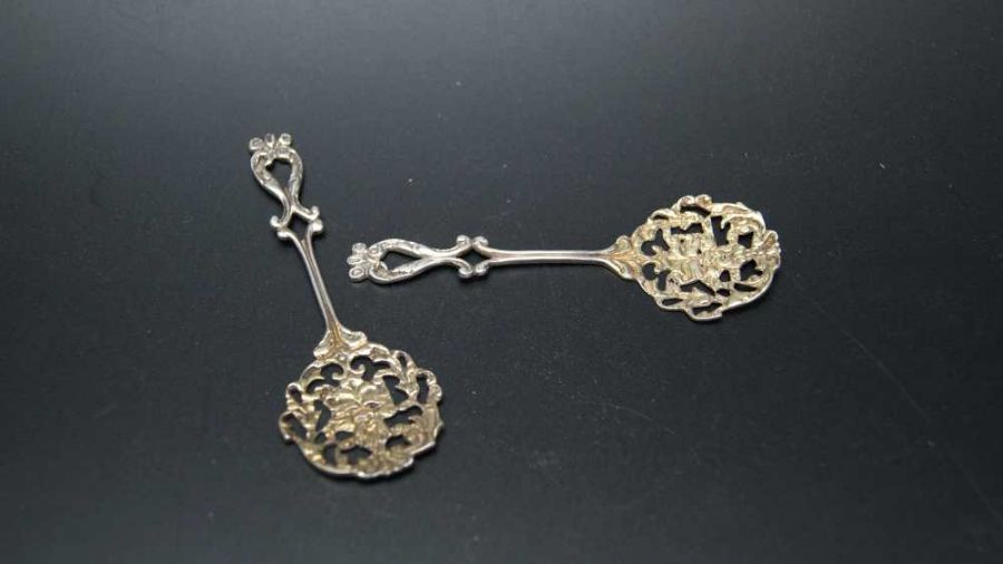 A pair of Victorian Scottish silver confectionary spoons, Edinburgh 1894