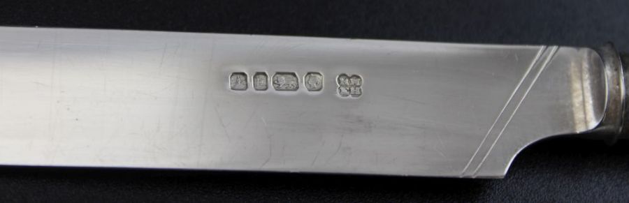 A matched silver Christening set, in a silk & velvet lined case - Image 6 of 6