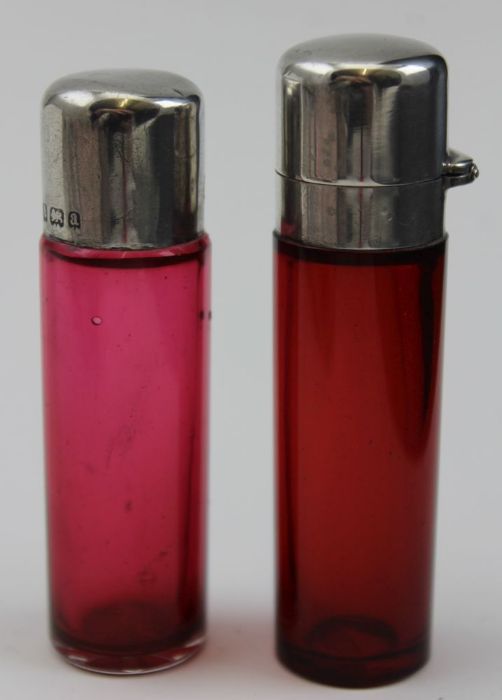 Two Victorian ruby scent bottles with silver mounts, Birmingham1898-1900 tallest 7cm - Image 4 of 6