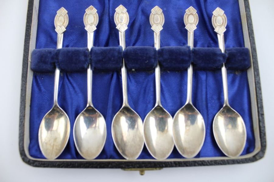 A silver kings pattern handled bread knife, and cake knife, and a cased set of silver teaspoons weig - Image 2 of 3