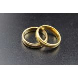 Two 22ct gold wedding bands combined weight: 16g