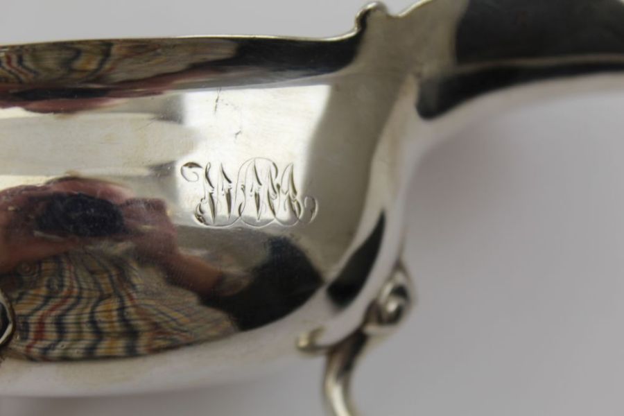 John Barbe, a George II silver sauce boat, London 1745, 230g - Image 4 of 5