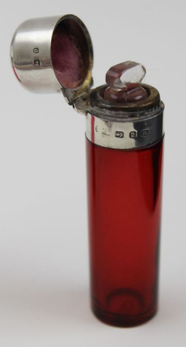 Two Victorian ruby scent bottles with silver mounts, Birmingham1898-1900 tallest 7cm - Image 2 of 6