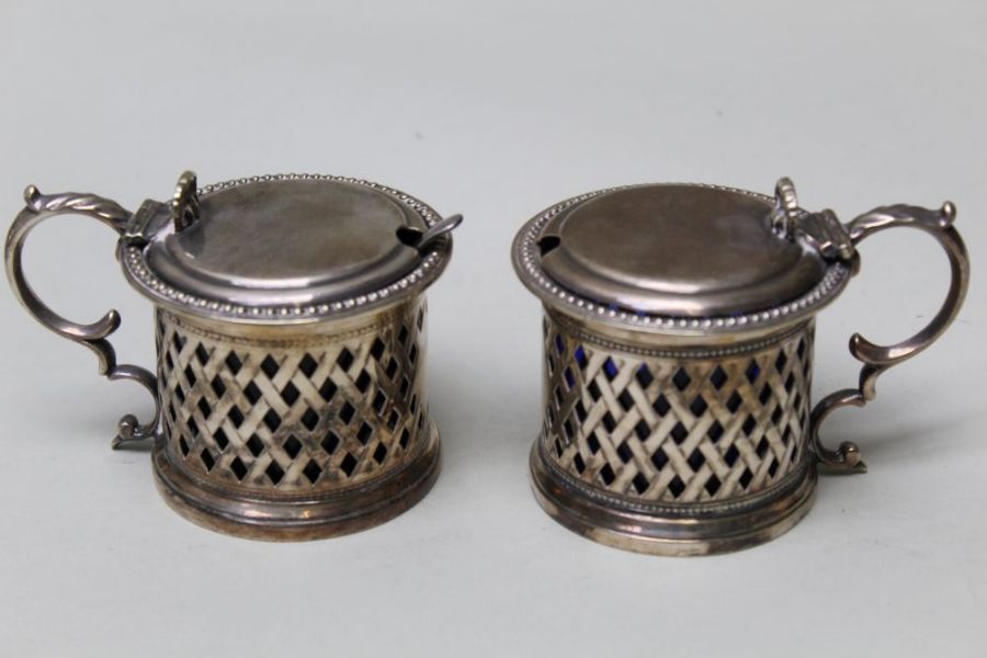 A glass biscuit barrel with silver plated lid, together with a pair of silver plated drum mustards, - Image 3 of 4